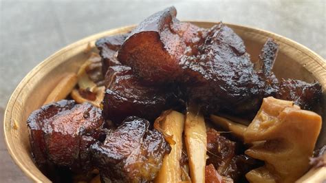  Spicy and Smoky Smoked Pork with Bamboo Shoots:  Can This Zhangjiajie Dish Conquer Your Taste Buds?